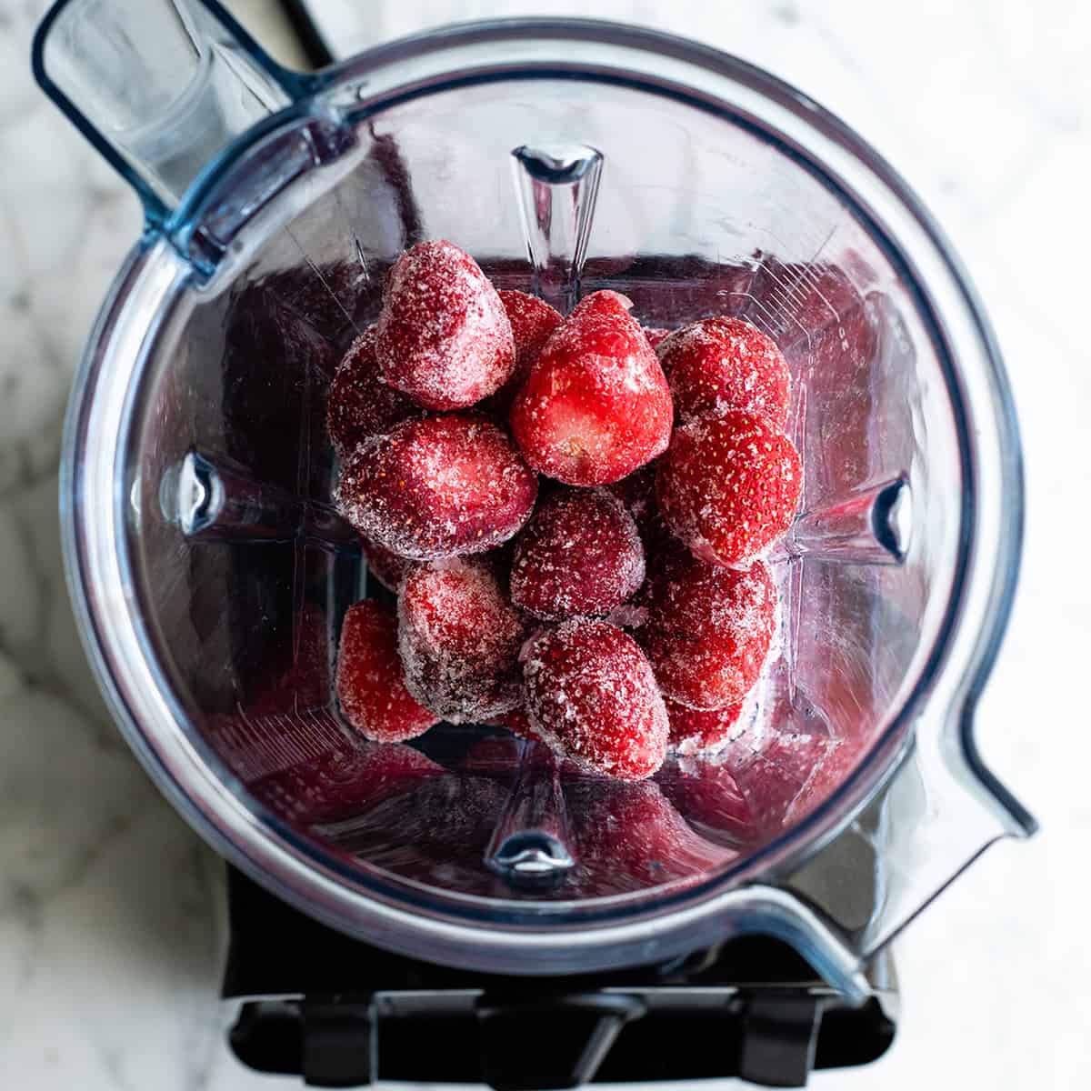 overhead photo showing how to make a smoothie bowl