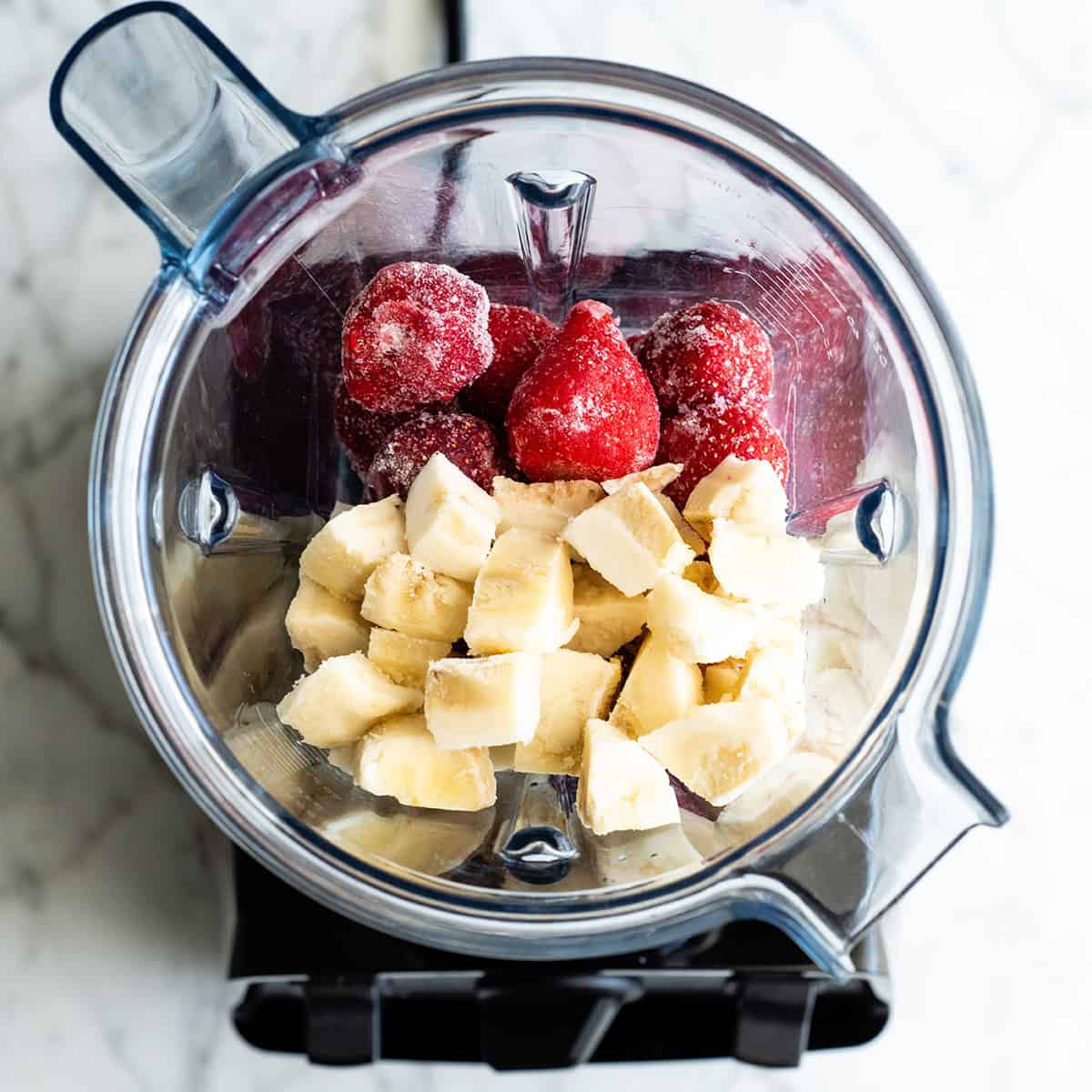 overhead photo showing how to make a smoothie bowl