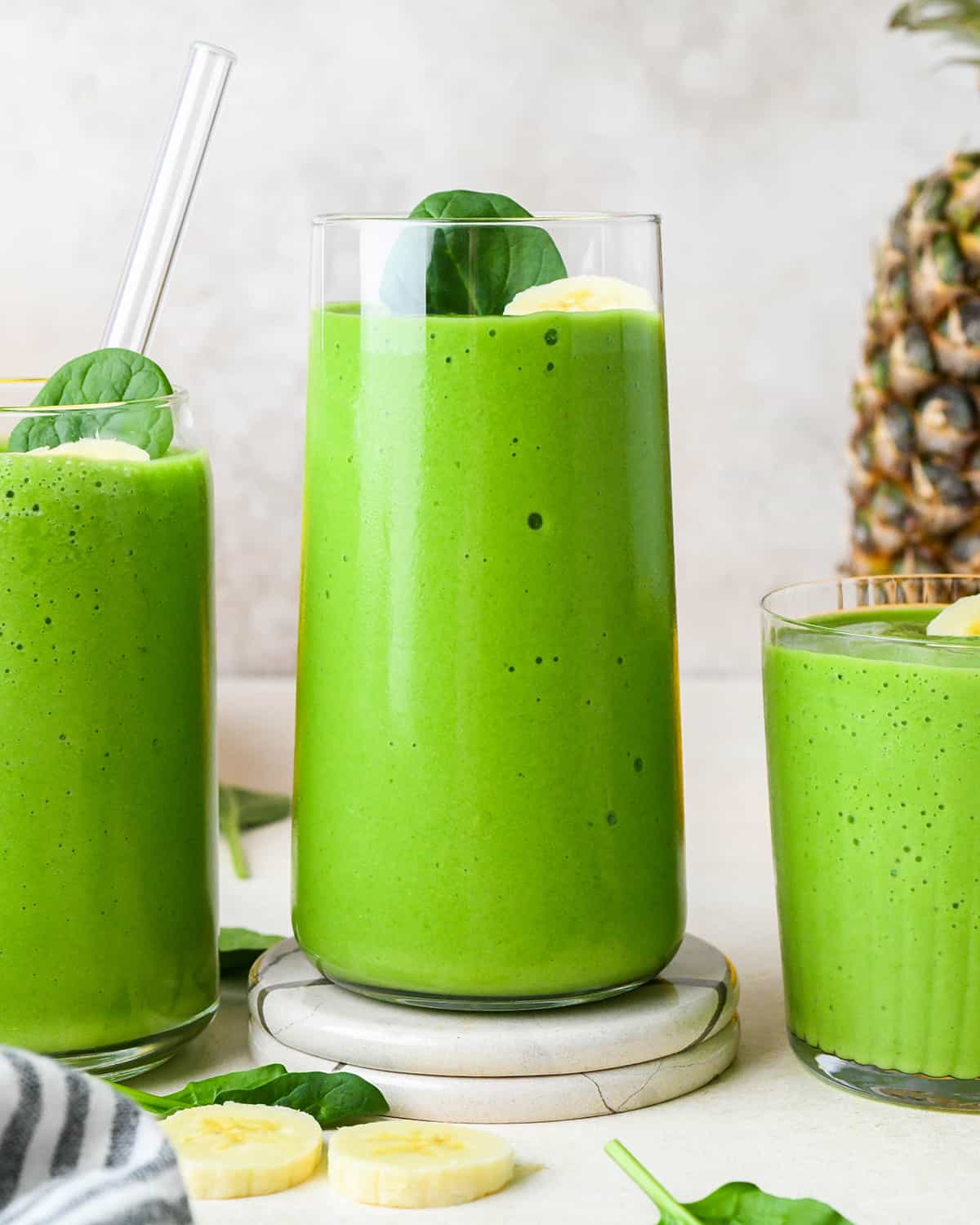 3 glassed filled with Spinach Smoothie